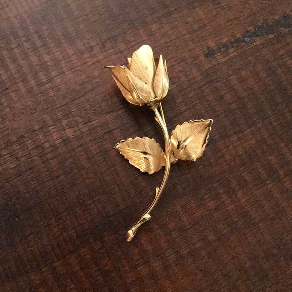 Giovanni Jewelry - Beautiful Vintage Giovanni Stamped Rose Brooch